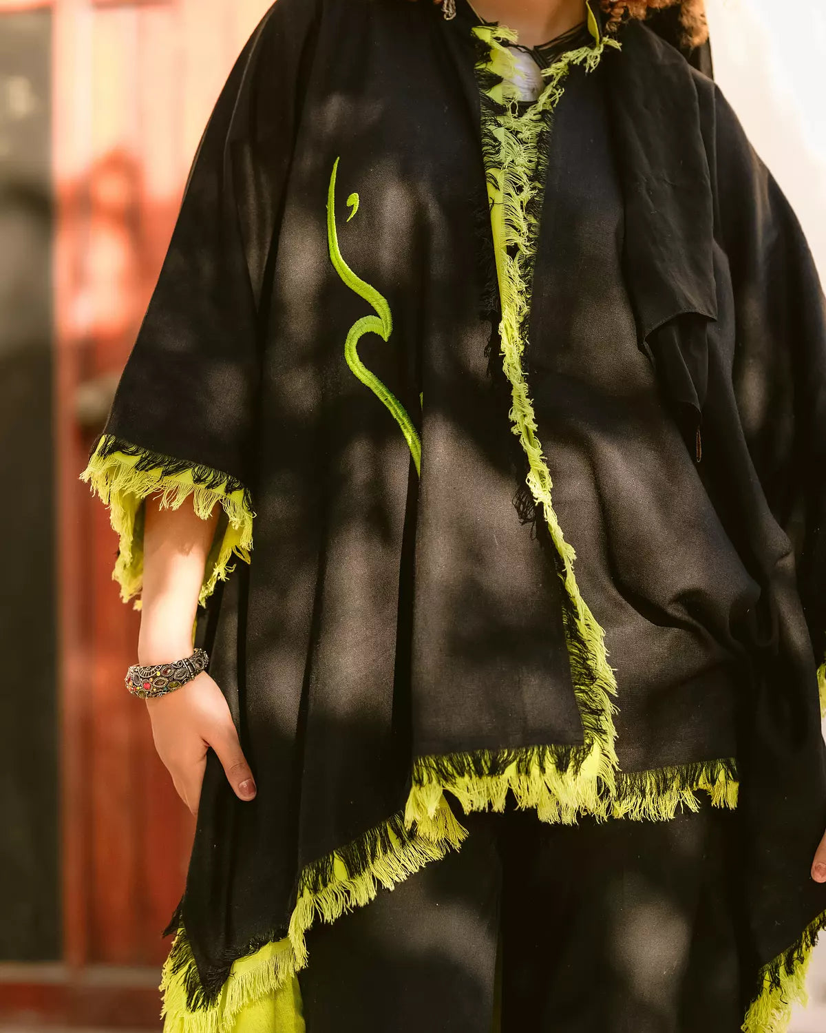 Hayat Puncho Black& Neon