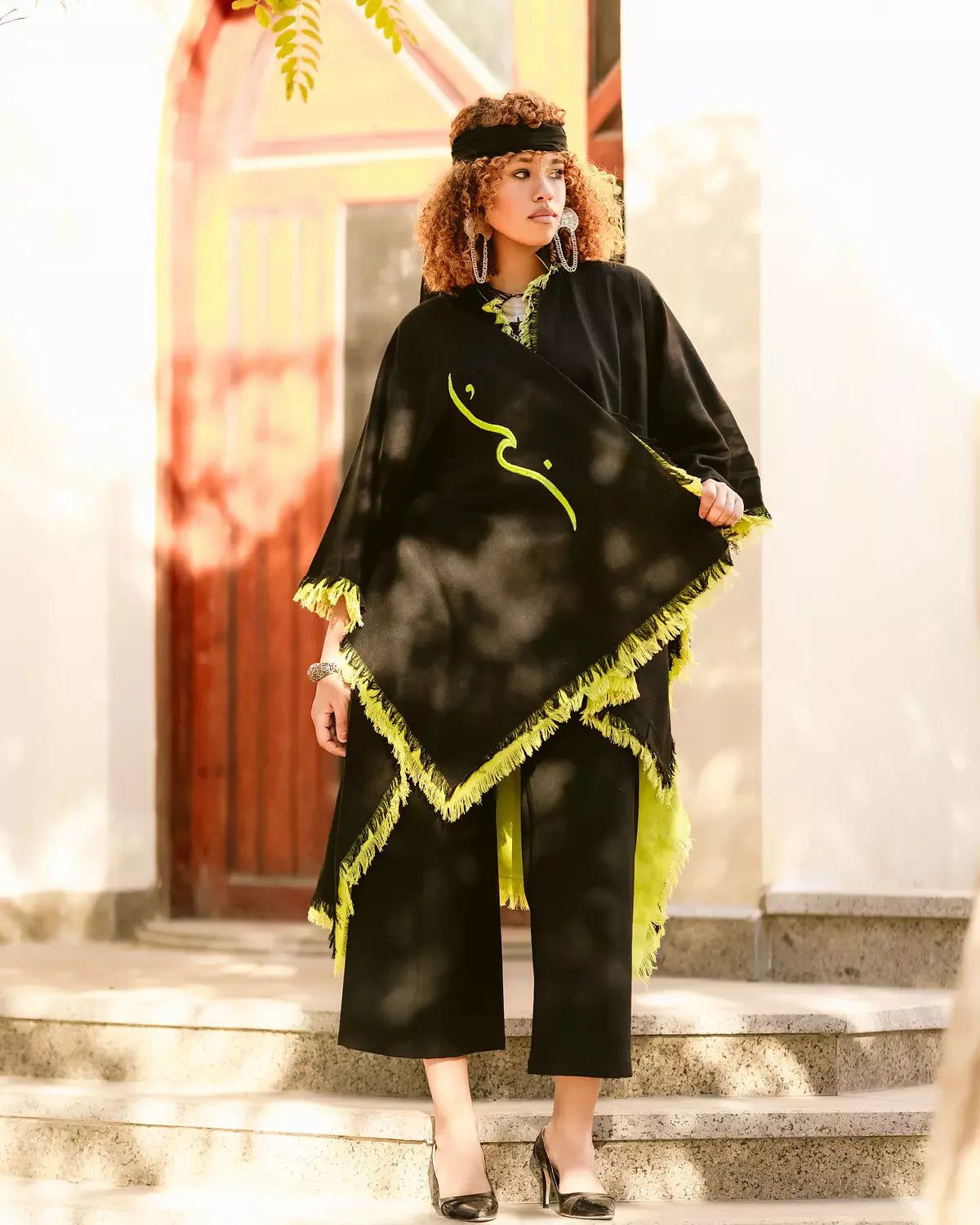 Hayat Puncho Black& Neon
